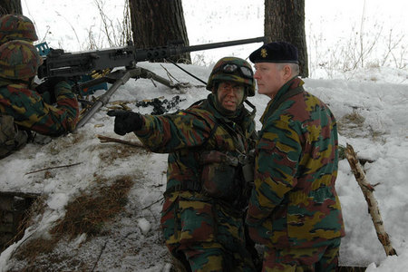 Major General Hubert de Vos (right) visiting his soldiers