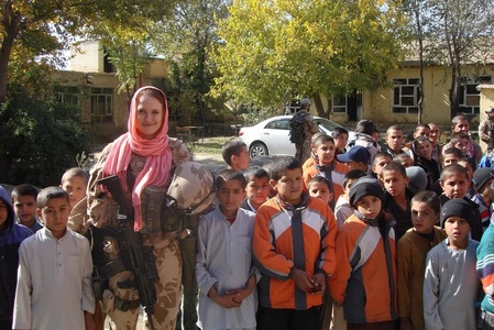 Vojáci předali dary afghánským sirotkům