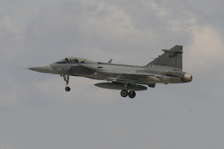 Přistání JAS-39 Gripen AČR 