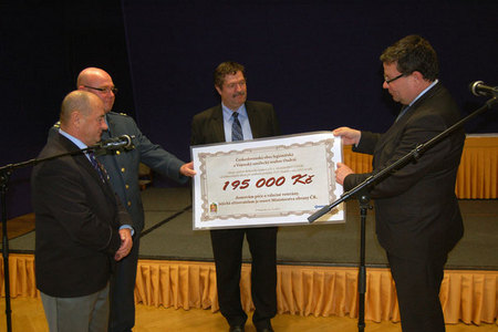 Emil Ciganik, LTC Ales Krkoska and Pavel Budinsky hand over the cheque for 195,000 Czech Crowns to Defence Minister Alexandr Vondra in favour of war veterans´ homes