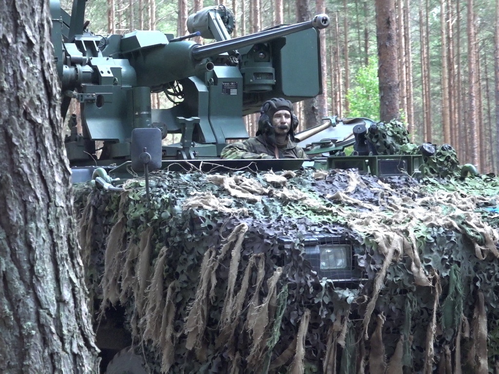 Pěchota byla podporována vlastní technikou Pandur II
