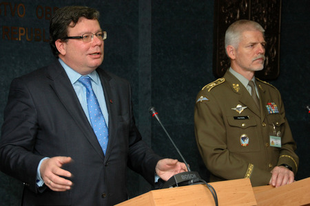 Minister Alexandr Vondra and General Petr Pavel at the press conference