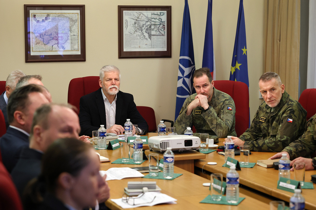 Prezident republiky hovořil s vojáky v zahraničních operacích o aktuální bezpečnostní situaci i službě mimo domov