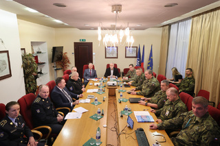 Prezident republiky hovořil s vojáky v zahraničních operacích o aktuální bezpečnostní situaci i službě mimo domov