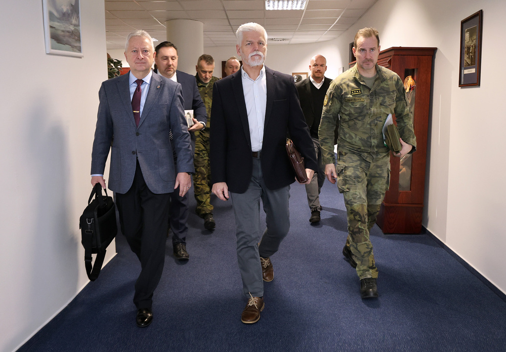 Prezident republiky Petr Pavel v doprovodu ministra obrany a náčelníka Generálního štábu AČR