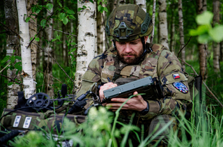 Terminál palebného prvku (TPP) předává operátorovi RBS-70 informace o přiděleném cíli a pomáhá mu ho vyhledat.
