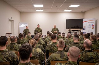 Velitel VeOper generál Vlček se setkal se zástupci velení mnohonárodní brigády v Litvě a českými vojáky, kteří jsou zde vyslaní k plnění úkolů