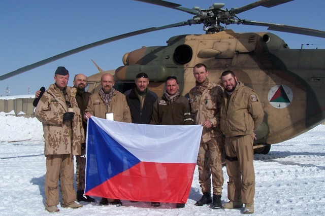  Kbelští příslušníci 5. AAT (Air Advisoring team) ze skupiny  Mi-17