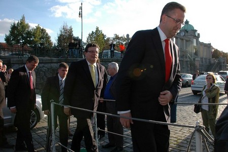 Martin Glvac and Alexandr Vondra (from the right) getting on the Europe Boat