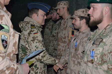 Čeští specialisté obdrželi v Kábulu medaile NATO