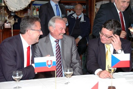 (From the left:) Slovak Defence Minister Martin Glvac, 1st Vice-President of the Czech Senate Premysl Sobotka and Czech Defence Minister Alexandr Vondra