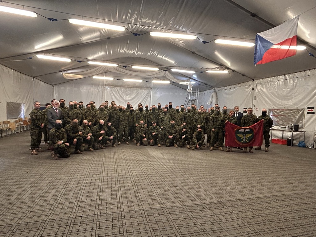 Prezident Petr Pavel navštívil české vojáky, kteří jsou nasazeni v zahraniční operaci v Litvě.