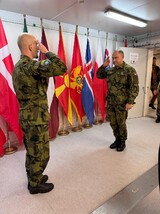 U mnohonárodní brigády v Lotyšsku, která je pod velením Kanady, se velitel operačního velitelství setkal se zástupci velení i s českou skupinou vojáků, která zanedlouho završí své půlroční působení