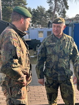 Velitel Velitelství pro operace generálporučík Václav Vlček mluvil s německým velitelem mnohonárodního uskupení v Litvě o situaci a vývoji na východní hranici NATO.