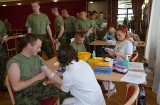 Ilustrační obrázek ke článkuZa tři roky už vojáci ze základní přípravy ve Vyškově zachránili darováním kostní dřeně více než deset životů
