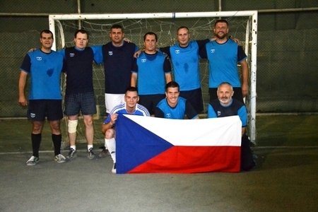 Služba v Afghánistánu je náročná. Proto je fotbal vítaným rozptýlením