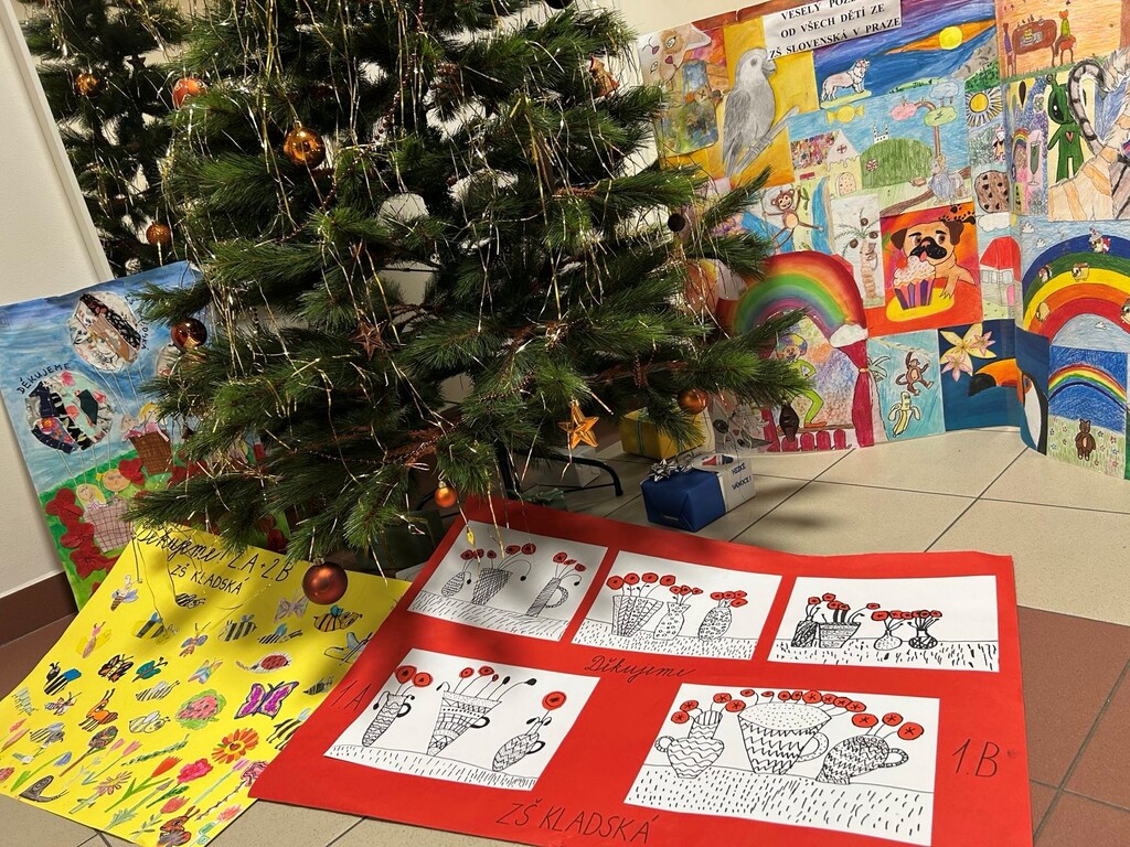 Vojákům udělaly dárky od dětí radost