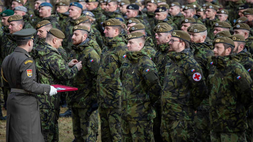 V Bučovicích převzali ocenění vojáci, kteří se vrátili z mise na Slovensku