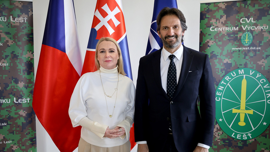 Ministryně obrany Jana Černochová zavítala za vojáky na Slovensko
