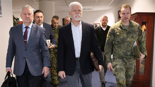 Prezident republiky hovořil s vojáky v zahraničních operacích o aktuální bezpečnostní situaci i službě mimo domov