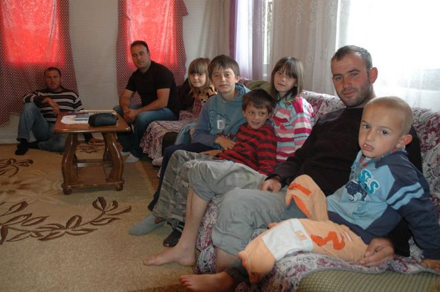 Bedri s bratrem a synovcem (vpravo)