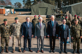 Prezident Petr Pavel navštívil české vojáky, kteří jsou nasazeni v zahraniční operaci v Litvě.