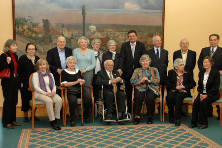 Sir Nicholas Winton, Alexandr Vondra and Winton´s "children" (2)
