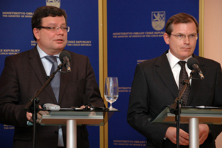 The White Paper on Defence 2011 introduced to journalists