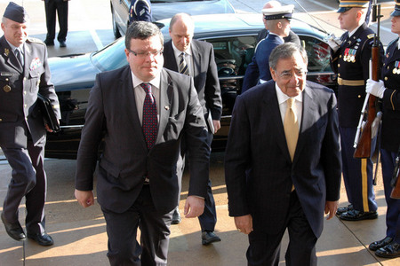Alexandr Vondra and Leon Panetta entering the Pentagon