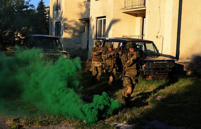 České a španělské jednotky na misi v Lešti procvičily společné postupy při výcviku