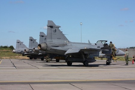 Gripeny na stojánce (2)