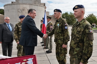 Čeští vojáci se vrátili ze zahraničních operací. Na Vítkově převzali ocenění za svou službu