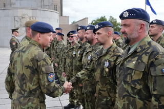 Čeští vojáci se vrátili ze zahraničních operací. Na Vítkově převzali ocenění za svou službu
