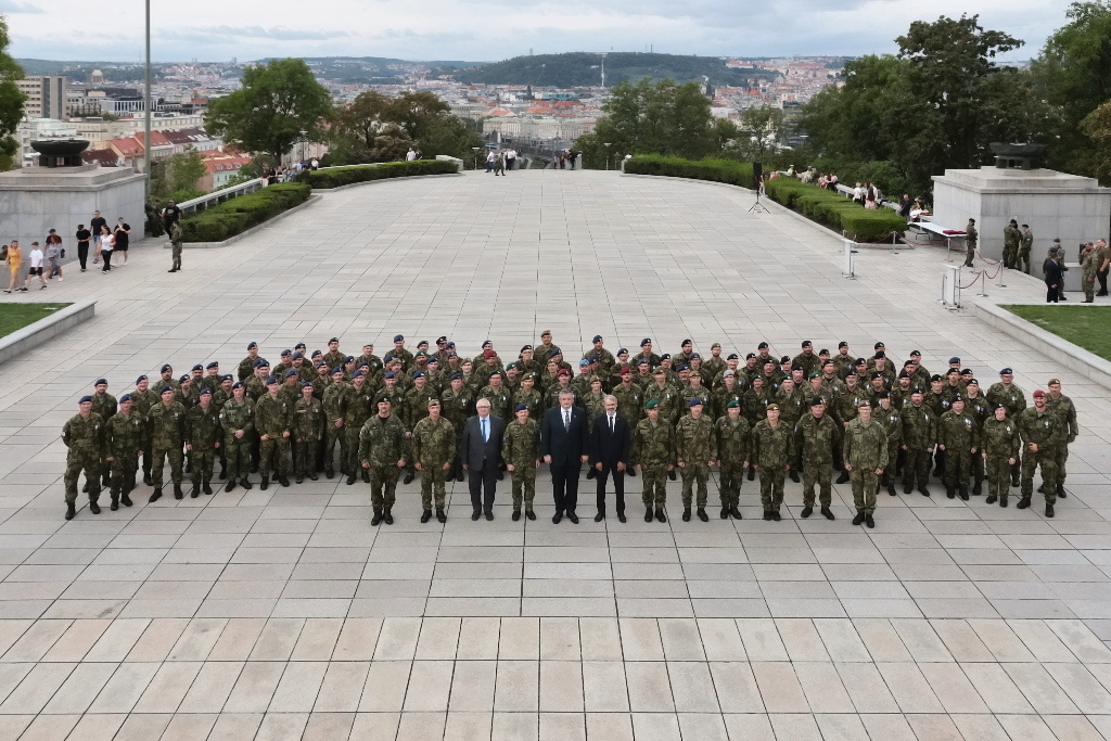 Čeští vojáci se vrátili ze zahraničních operací. Na Vítkově převzali ocenění za svou službu