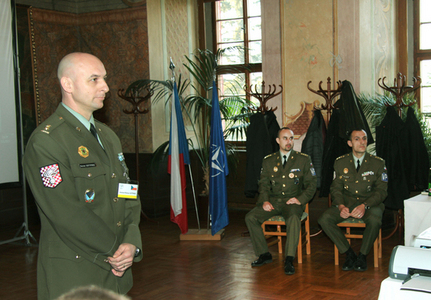 Lieutenant Colonel Roman Gottfried presents NATO MNMPBAT project