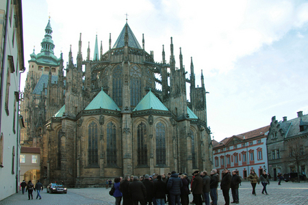 Participants visit St. Vitus Cathedral at the Prague Castle (2)