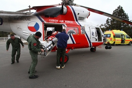 Personnel of the Military Air Rescue Service transport injured three-year old child to hospital (Mar 2012, Czech Republic)