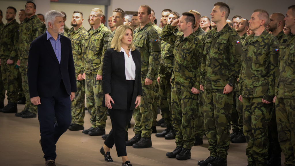 Petr Pavel a Zuzana Čaputová navštívili bojové uskupení v Lešti