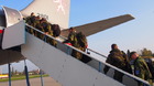 Nástup příslušníků kontingentu do letounu A-319