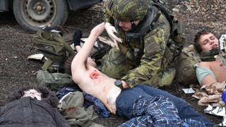 Ilustrační obrázek ke článkuUprostřed katastrofy: Studenti zdravotnické školy představovali raněné na speciálním armádním výcviku