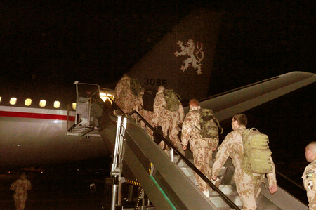 Tankisté vystřídají výsadkáře v Afghánistánu