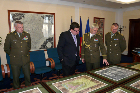 A special gift for outgoing minister - a set of historical military maps of Prague