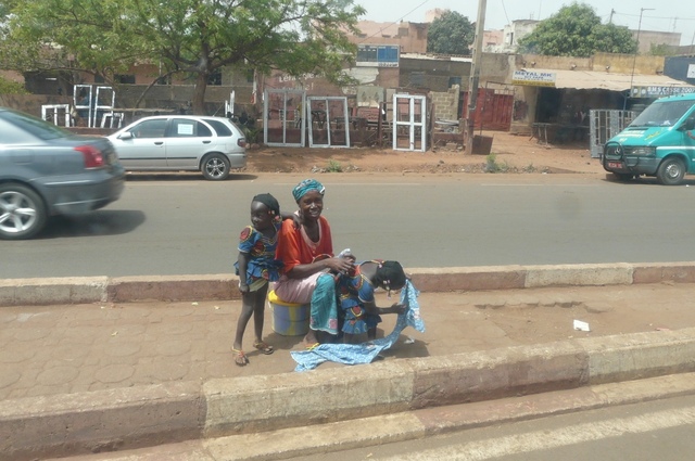 Bamako je město kontrastů. Místní lidé jsou tu však vstřícní a přátelští