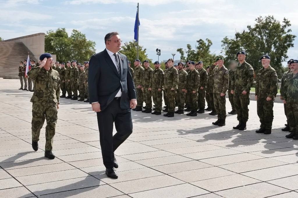 Čeští vojáci se vrátili ze zahraničních operací. Na Vítkově převzali ocenění za svou službu