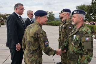 Čeští vojáci se vrátili ze zahraničních operací. Na Vítkově převzali ocenění za svou službu