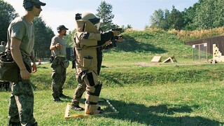 Ilustrační obrázek ke článkuStřelby ve vedru a 40kilovém pyroobleku. Ženisté pro soutěžící nachystali opravdové lahůdky