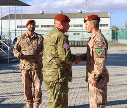  Velitel sil MFO MG Williams blahopřeje ke splnění operačního úkolu