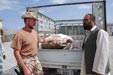 Afghánský instruktor přivezl na základnu ukázat jaký stan koupil