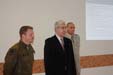 Velvyslanec ČR v Litvě Alois Buchta (uprostřed) s PO plk. Strakou (vpravo) a velitelem kontingentu mjr. Míkou
