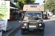 Zdravotnický landrover při výjezdu
